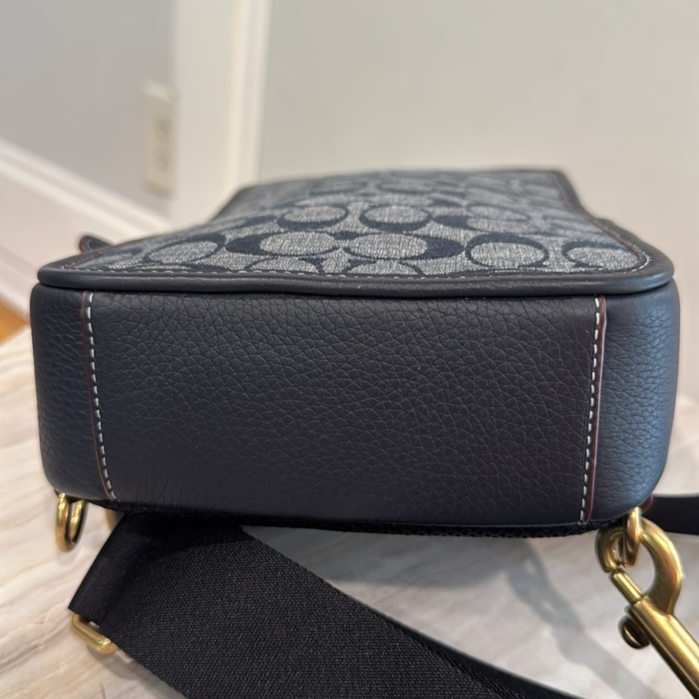 Coach Bag Denim Signature Crossbody Fanny Messenger - Picture 8 of 17